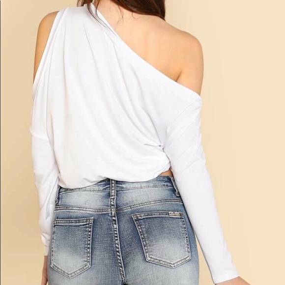 Wide Hem Asymmetric Shoulder Top - Picture 3 of 7